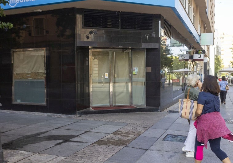 Restaurantes Lateral sustituye en Cáceres al 100 Montaditos de San Pedro de Alcántara