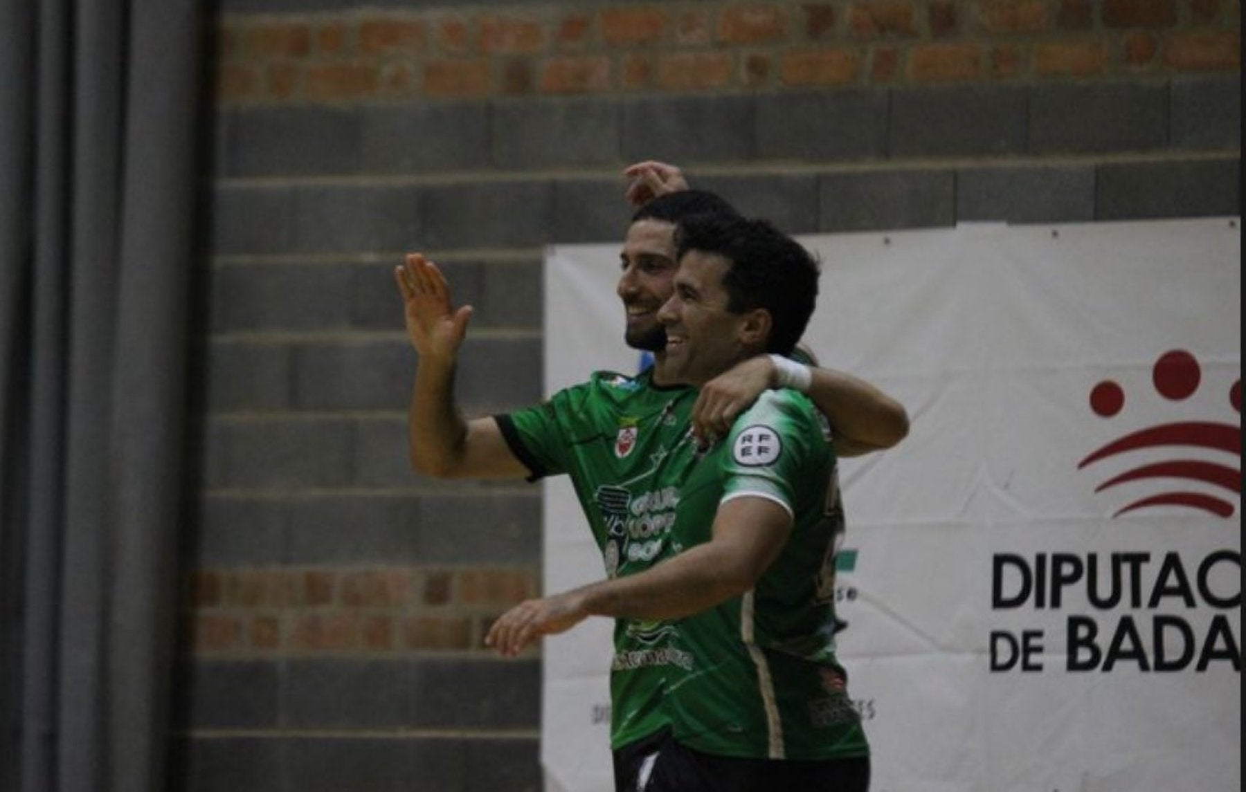 GL Bolaños celebra un gol.