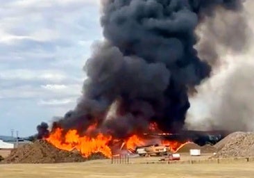 Arde una fábrica de corcho de San Vicente de Alcántara