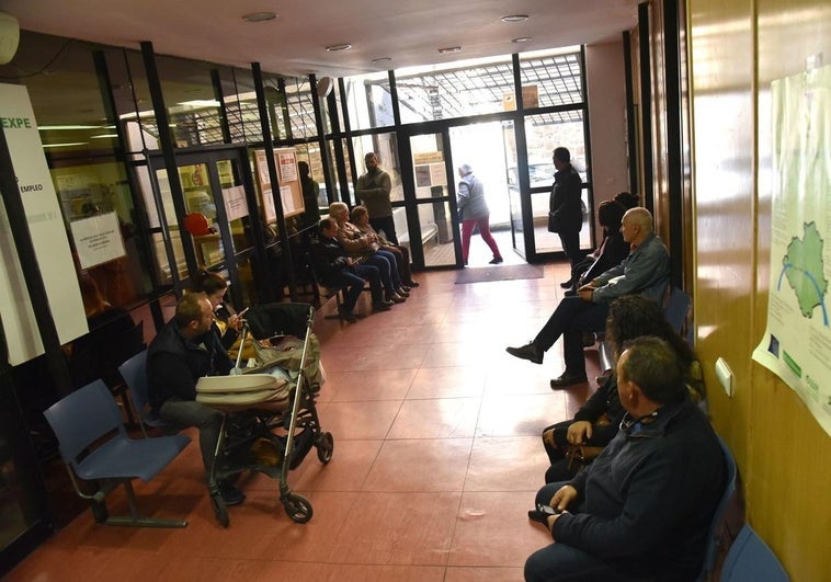 El paro en Plasencia baja hasta los 2.595 desempleados y se sitúa en cotas de 2007