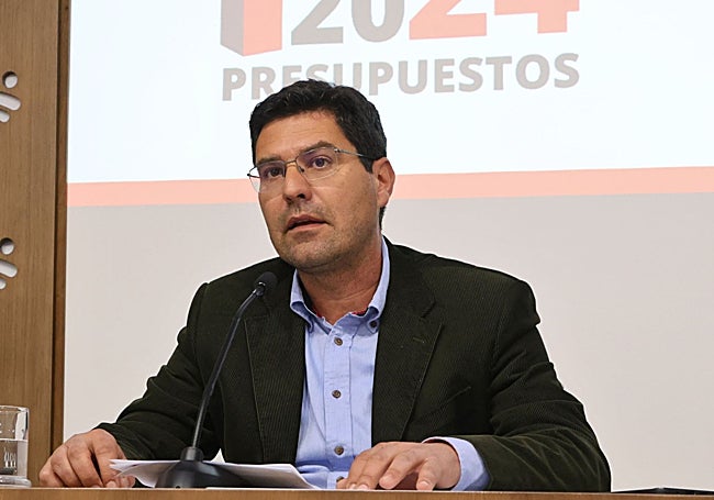 Ramón Díaz Farias, vicepresidente tercero de la Diputación de Badajoz en una rueda de prensa de la institución.