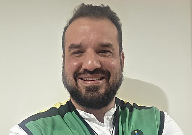 Javier Alamillo Chaparro, que vende en la Plaza Mayor de Cáceres.