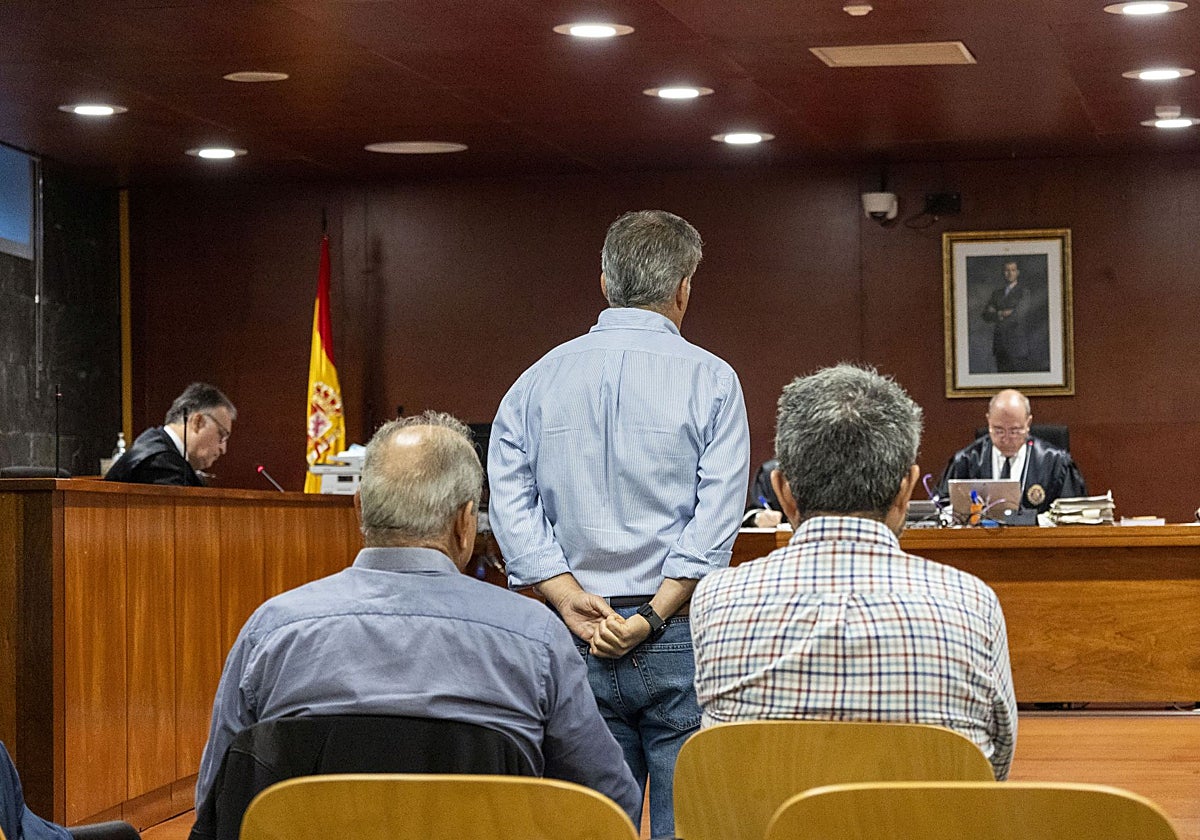 Momento del juicio en la Audiencia Provincial de Cáceres con los tres acusados en el banquillo.