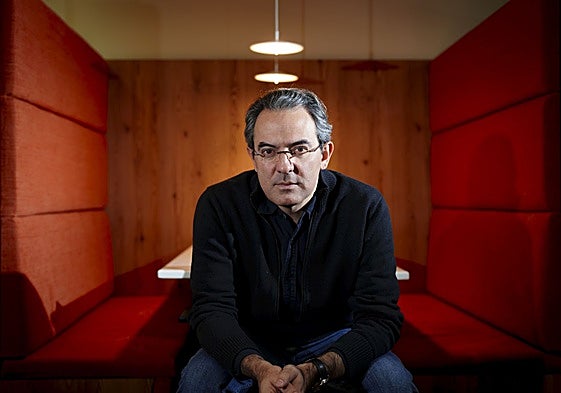 Juan Gabriel Vásquez participa en la VI Bienal Vargas Llosa.
