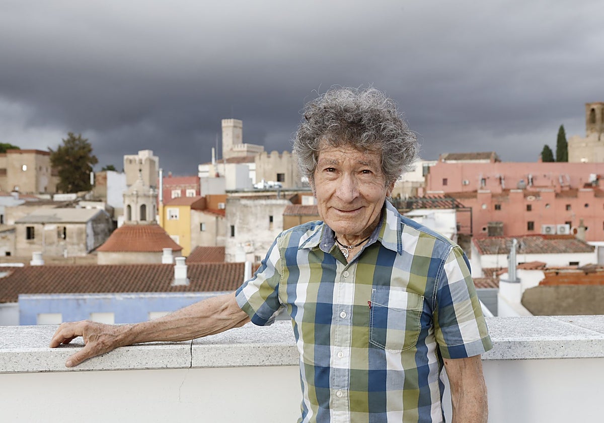 Carlos Soria, en la terraza del edificio de la Fundación CB de Badajoz