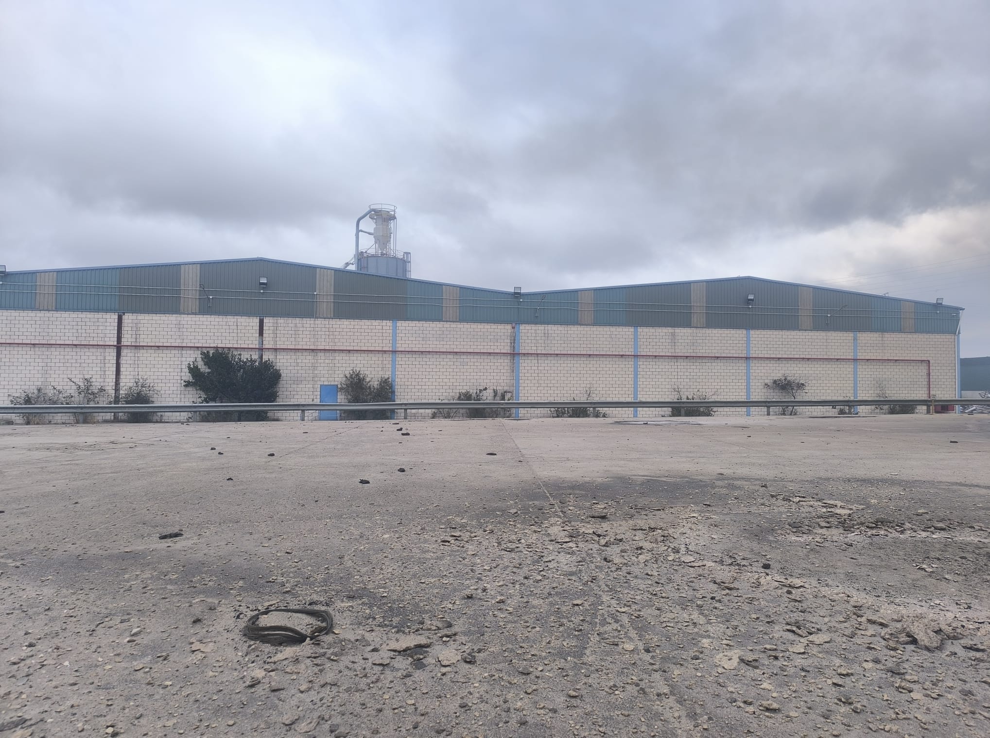 Así arde la corchera de San Vicente, dos días después de iniciarse el fuego