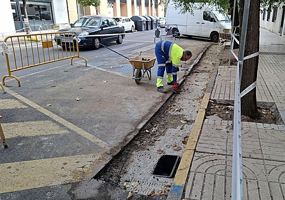 Obras para colocar nuevos sumideros en la ronda del Pilar