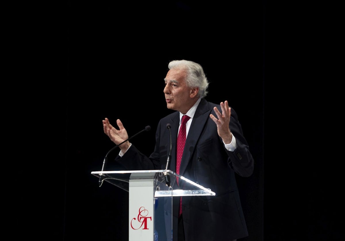 Los últimos días de Mario Vargas Llosa contados por su hijo Álvaro en la Bienal de Cáceres