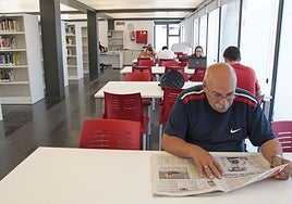 La biblioteca de Santa Ana que es la cabecera de la red de bibliotecas.