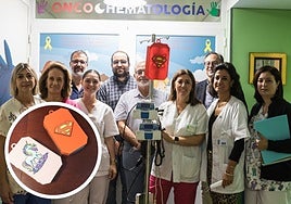 Responsables del hospital y del colegio salesiano tras la firma del acuerdo.