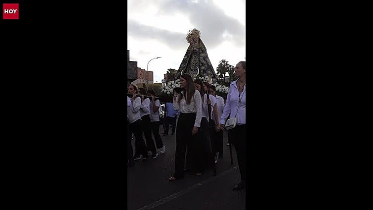 La parroquia de San Juan Macías celebra 50 años con procesión y visita de la Virgen de la Soledad