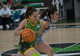 Clara Prieto, en el partido del Al-Qázeres ante el Celta en el Multiusos.
