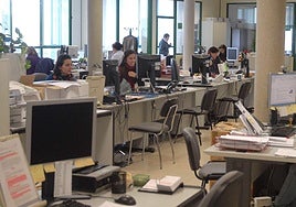 Trabajadores de la Junta de Extremadura en una imagen de archivo.