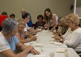 Taller 'Ellas hablan' en el hogar de mayores de la Zona Sur, esta semana.