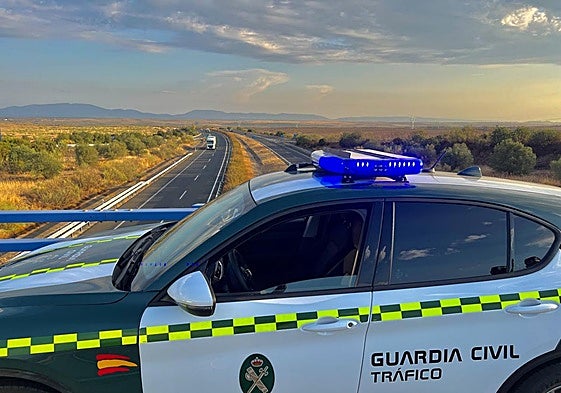 Investigado el conductor de un furgón por circular a 183 km/hora en una vía limitada a 90 en Cáceres