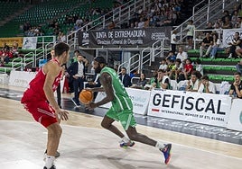 Dwayne Foreman en el partido ante la Cultural Leonesa.