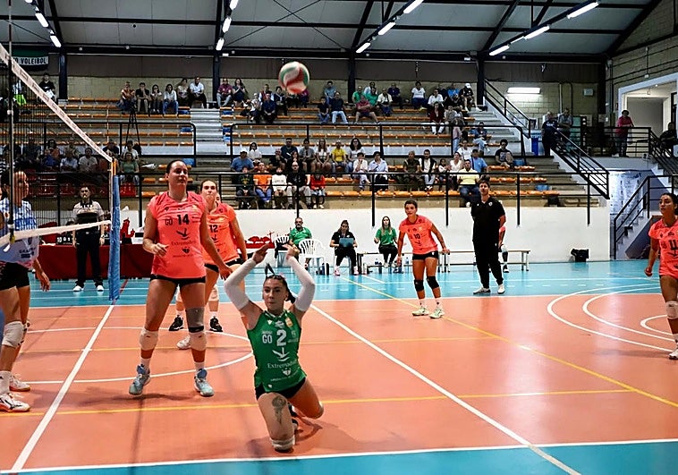 Andrea Villacañas realiza una espectacular salvada.