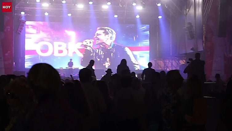 Miles de 'horteras' se juntan en el ferial de Cáceres para dos días de música y extravagancia