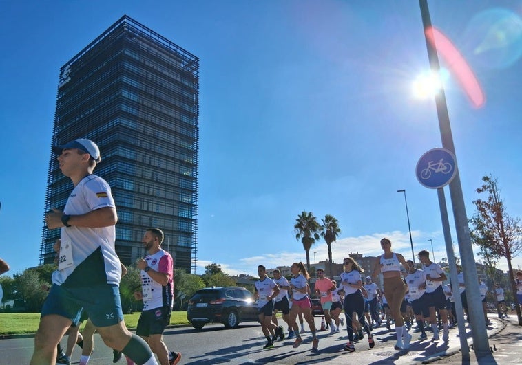 Badajoz no se cansa de correr y disfruta de la carrera más larga de las que organiza la policía