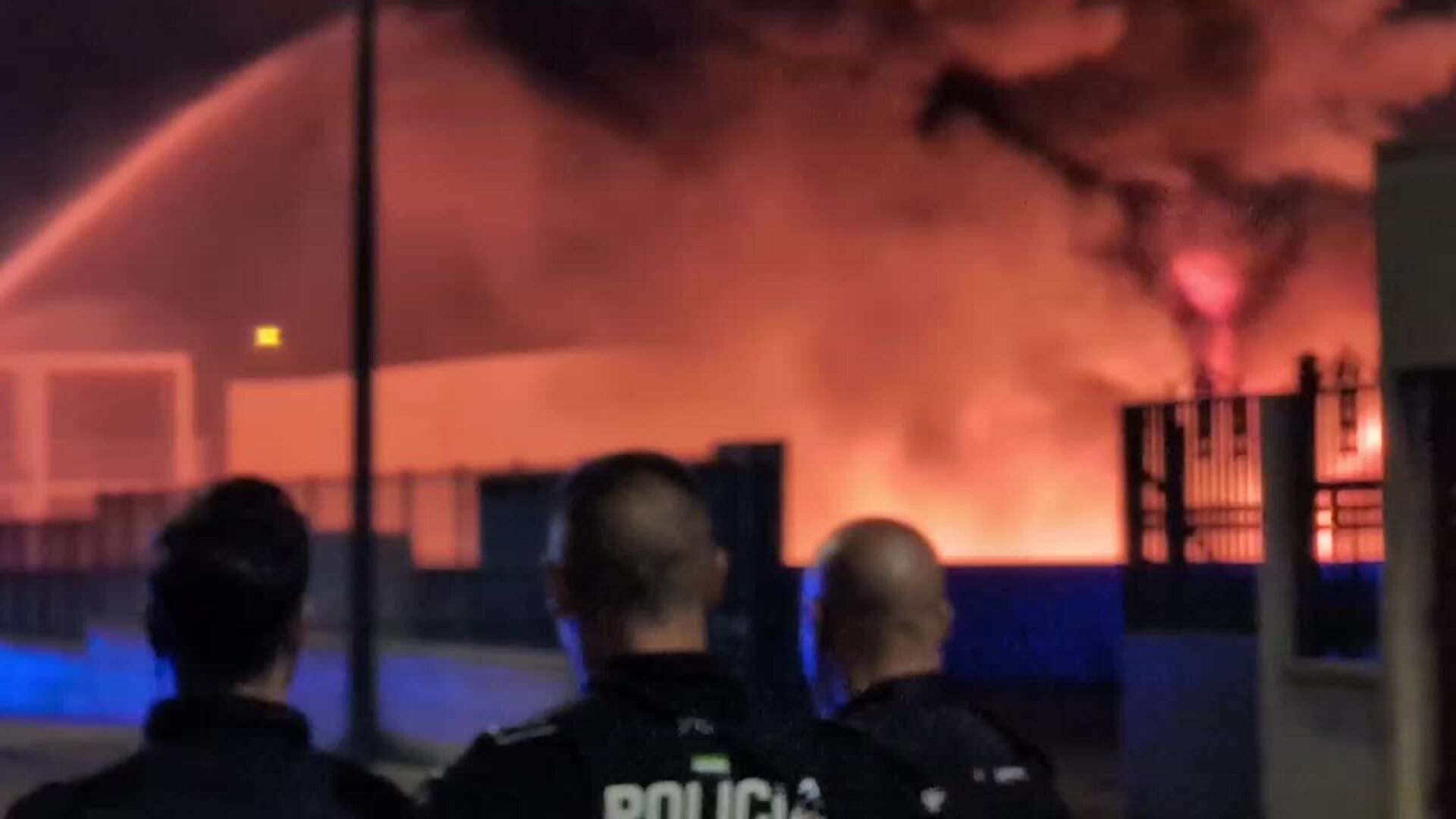 Incendio en una antigua empresa de plásticos en Don Benito