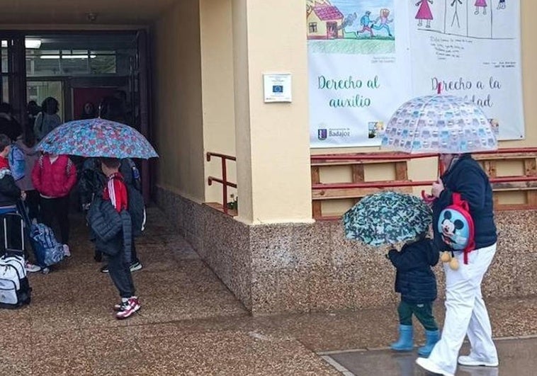 Educación envía una alerta a las familias para pedir «precaución» por el temporal del miércoles