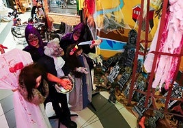 La celebración de Halloween engancha a las familias de Badajoz.