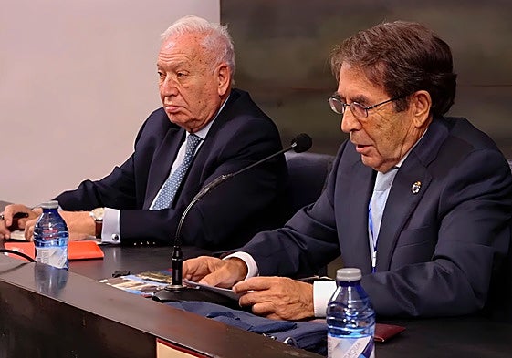 García-Margallo, la noche del lunes en Jerez, junto a Feliciano Correa.