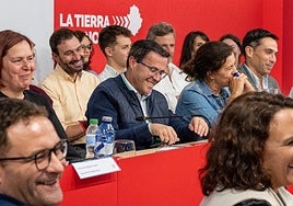 El PSOE ratifica por unanimidad a Gallardo para el 21-D: «Prevalece la presunción de inocencia, salvo que seas del PP»