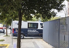 Entrada de los menores el primer día del juicio.