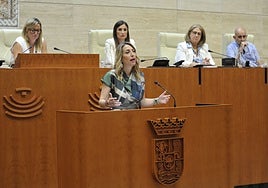 Debate de investidura de la presidenta de la Junta, María Guardiola, en julio de 2023.