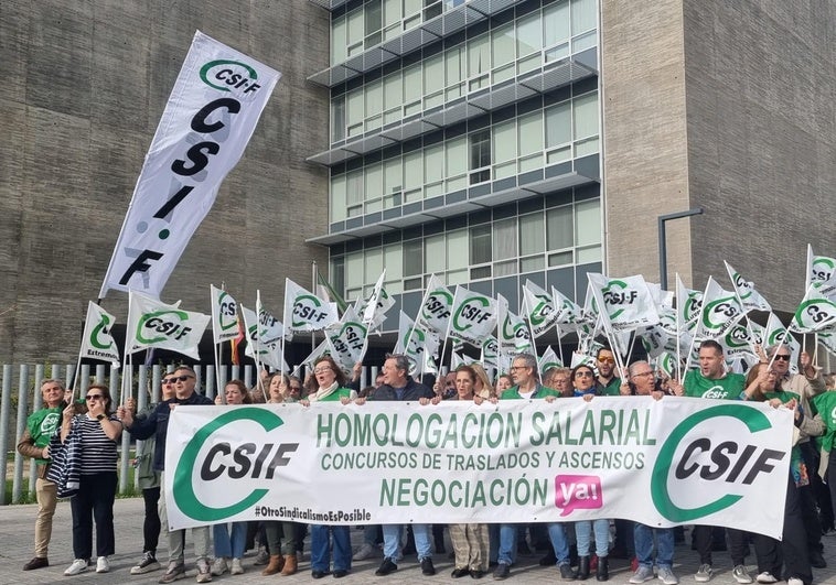 Los empleados públicos piden en la calle equiparación salarial y convocatoria de oposiciones