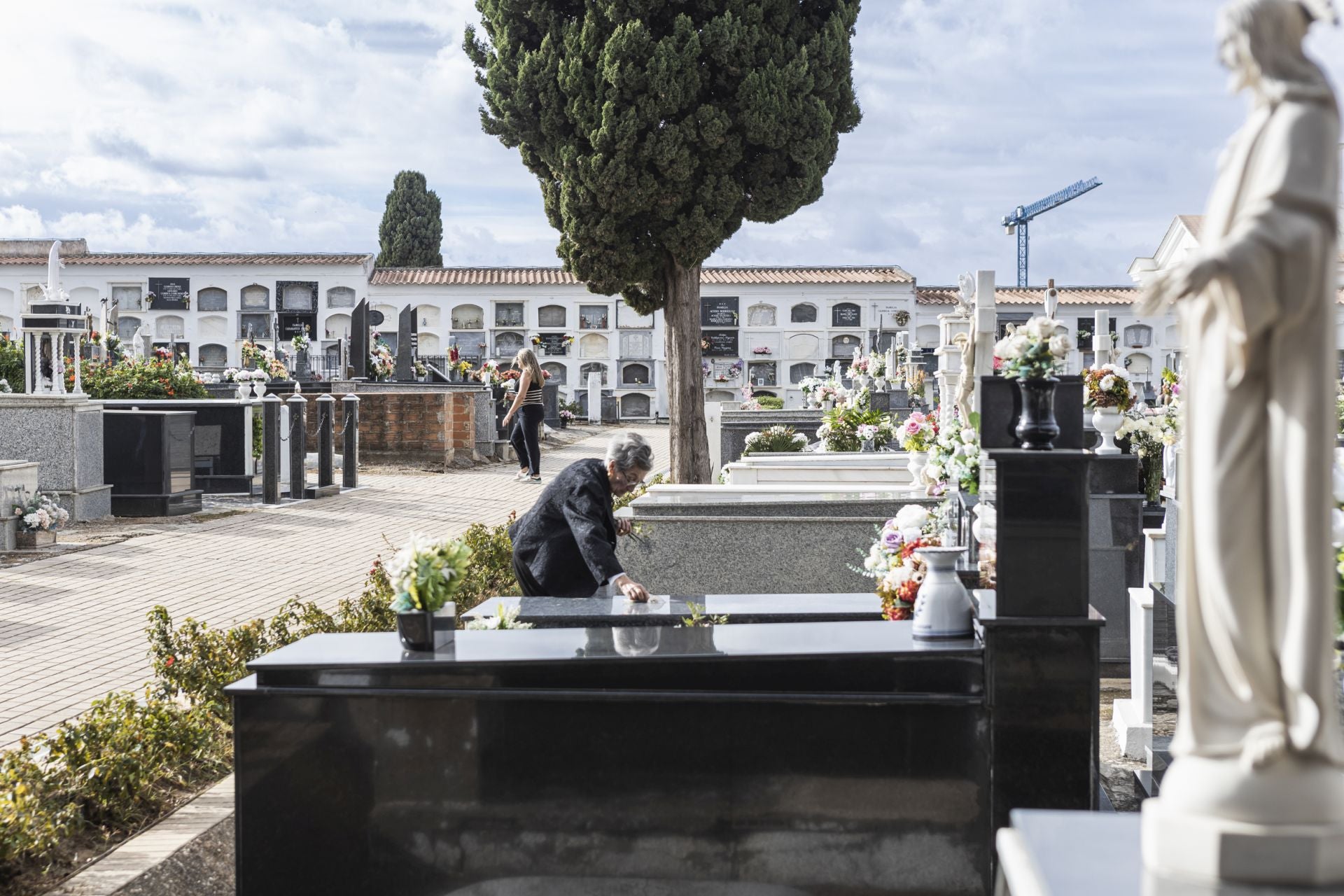 Día de Todos los Santos en el cementerio viejo de Badajoz