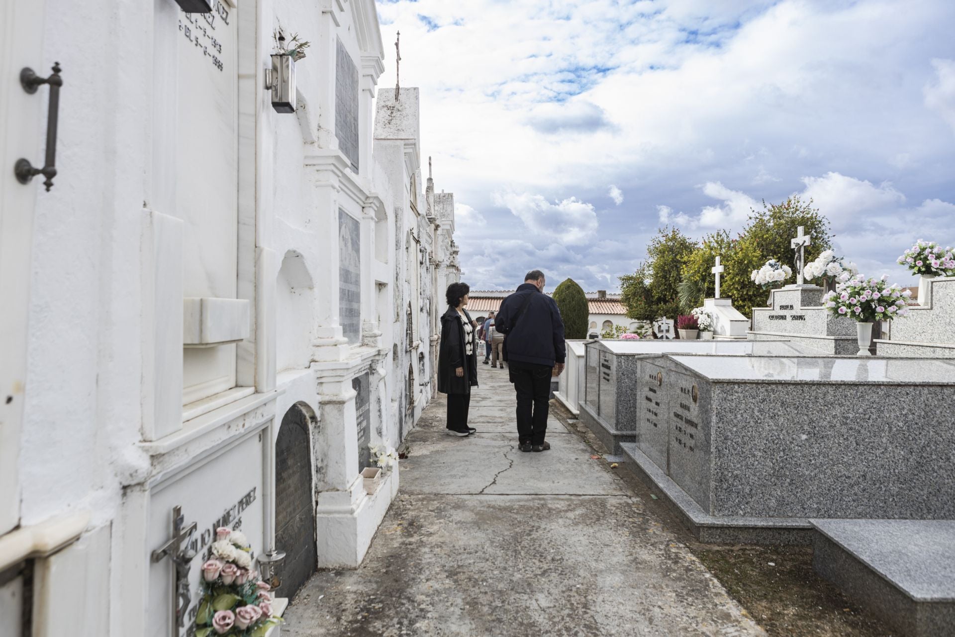 Día de Todos los Santos en el cementerio viejo de Badajoz