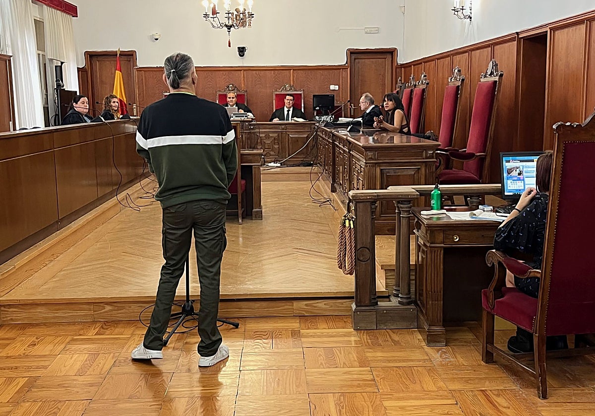 El condenado durante el juicio en la Audiencia Provincial.