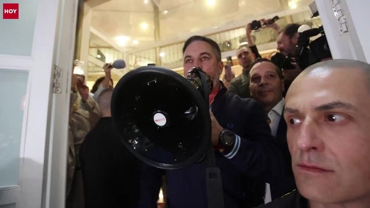 Abascal arremete contra el PP en Extremadura: «Guardiola quiere pactar con todos menos con Vox»