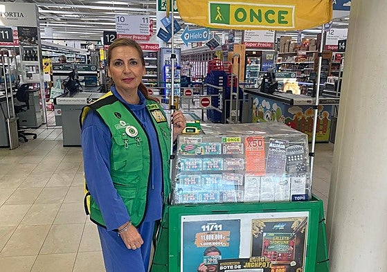 Josefa Pajuelo Carmona en su punto de venta.