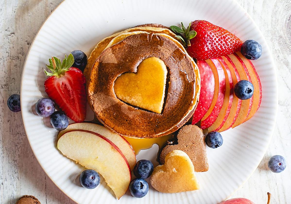 Receta de tortitas de manzana: esponjosas, dulces y perfectas para el desayuno