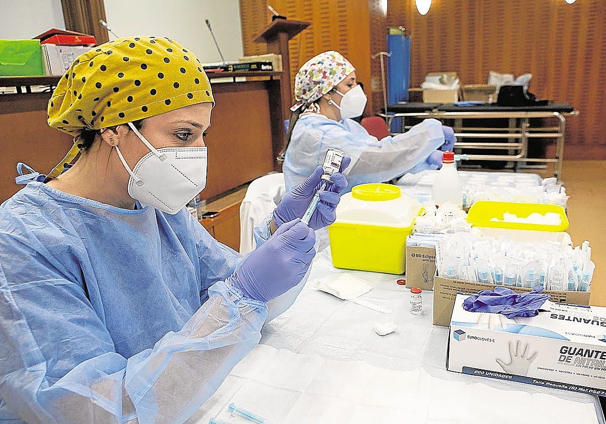 Las personas interesadas en vacunarse por la tarde solo deberán aportar su DNI y tarjeta sanitaria o de mutualista.