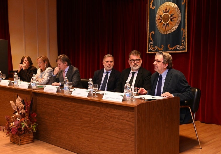 El escritor y periodista Ignacio Camacho inaugura el curso académico del centro de la UNED en Plasencia