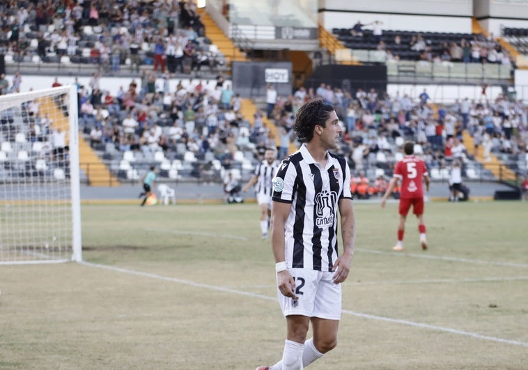 El Badajoz regresa a casa más cerca del playoff