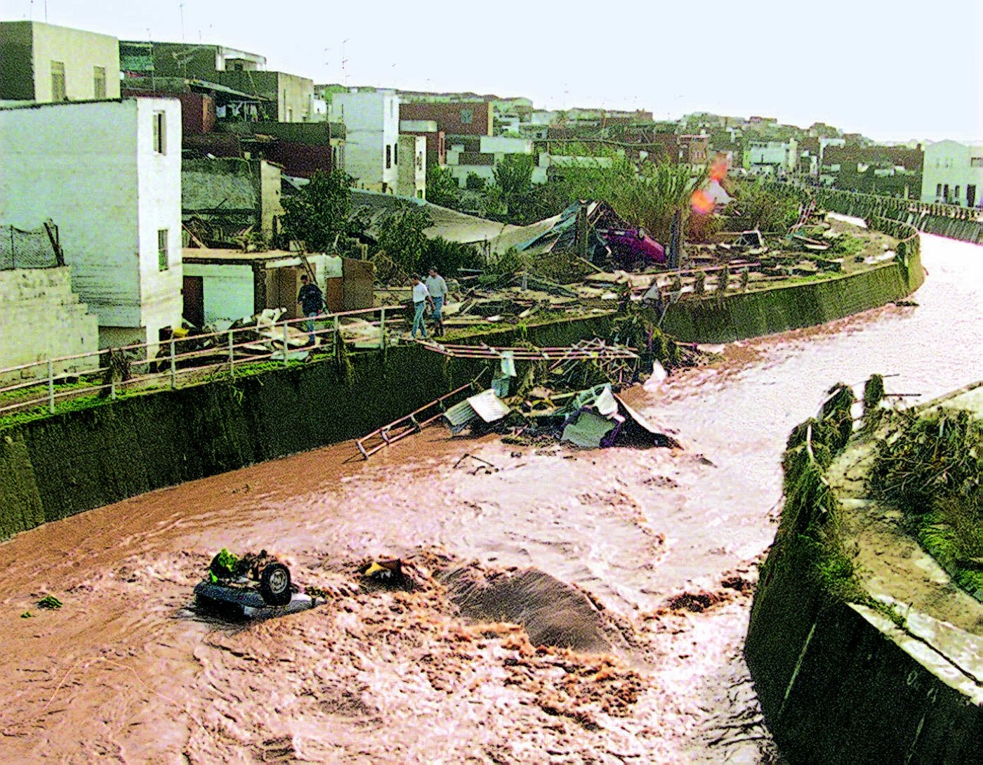 Imagen de Badajoz tras la riada de 1997.