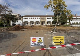 Obras en el exterior del Complejo Cultural San Francisco de Cáceres.