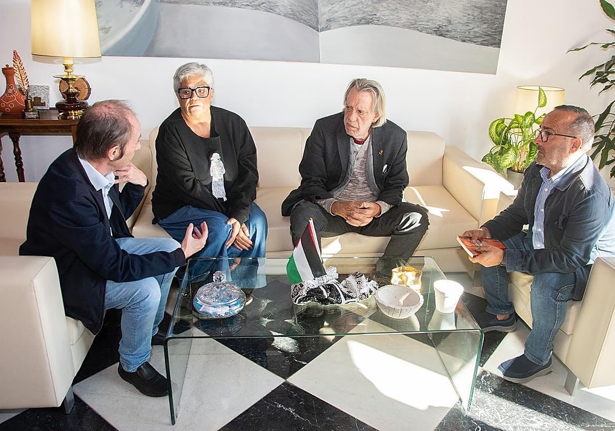 Luis Pastor llevará a las aulas la historia en verso de la represión franquista