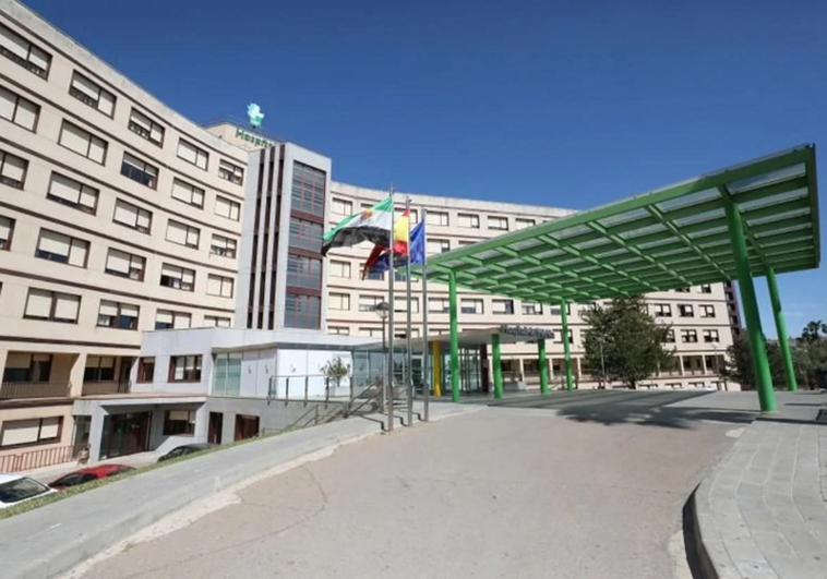 Herido en accidente laboral tras precipitarse de un andamio de dos metros en Mérida