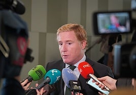 El alcalde, Ignacio Gragera, este viernes responde a preguntas sobre la tasa de basuras.