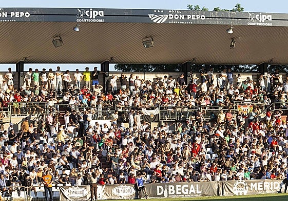 La grada de preferencia en la visita hace dos años del Castilla.