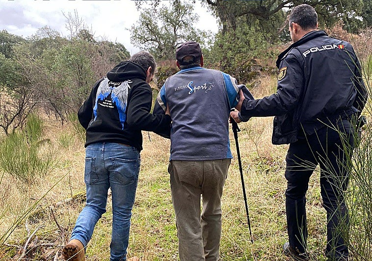 Rescatan a un hombre de 83 años de Plasencia tras pasar la noche desorientado en el campo