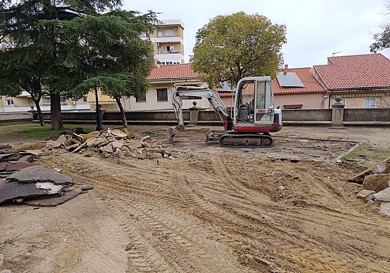 Vecinos de Plasencia se movilizan tras el desmantelamiento del parque infantil de La Rana