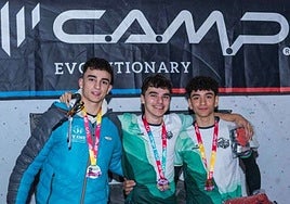Javier Paredes subió a lo más alto de un podio con acento extremeño al estar acompañado por Jorge Veiga y Yago Real.