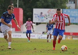 Acción durante el partido entre Don Benito y Jaraíz.
